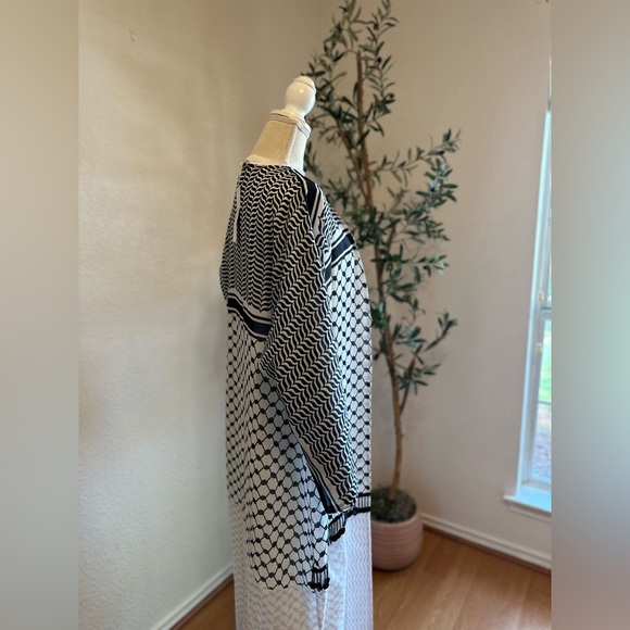 Kuffiya maxi open abaya in large length is 59” has fringe embellishments ✨ - Picture 5 of 8